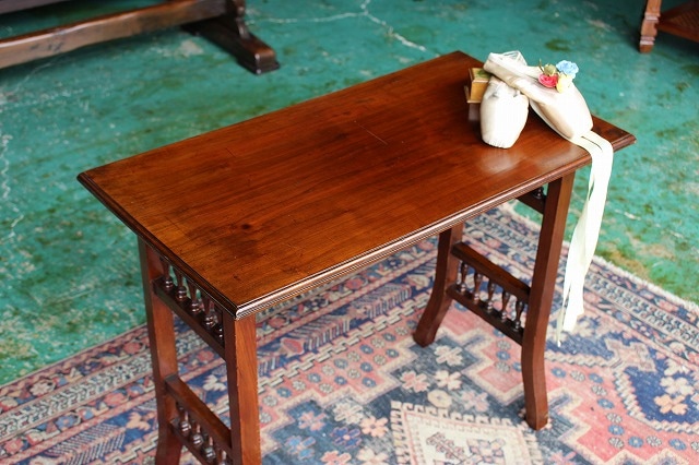 英国アンティーク木製サイドテーブルj/オケージョナル/作業机/飾り棚