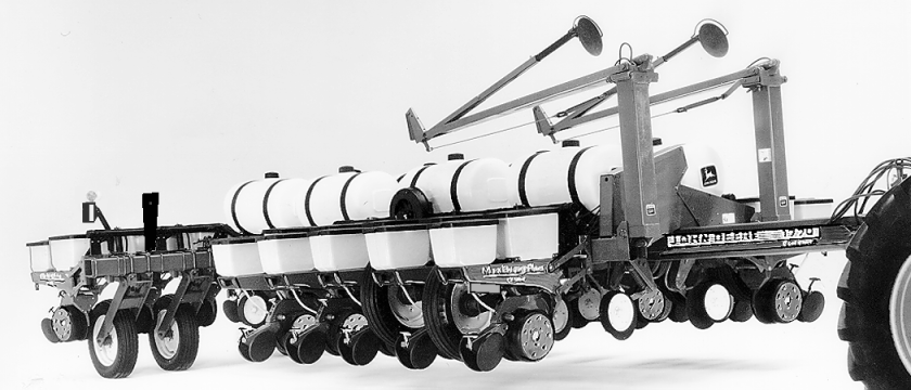 OMA64737: 1770 MaxEmerge® Plus Drawn Conservation 12-Row Wide and