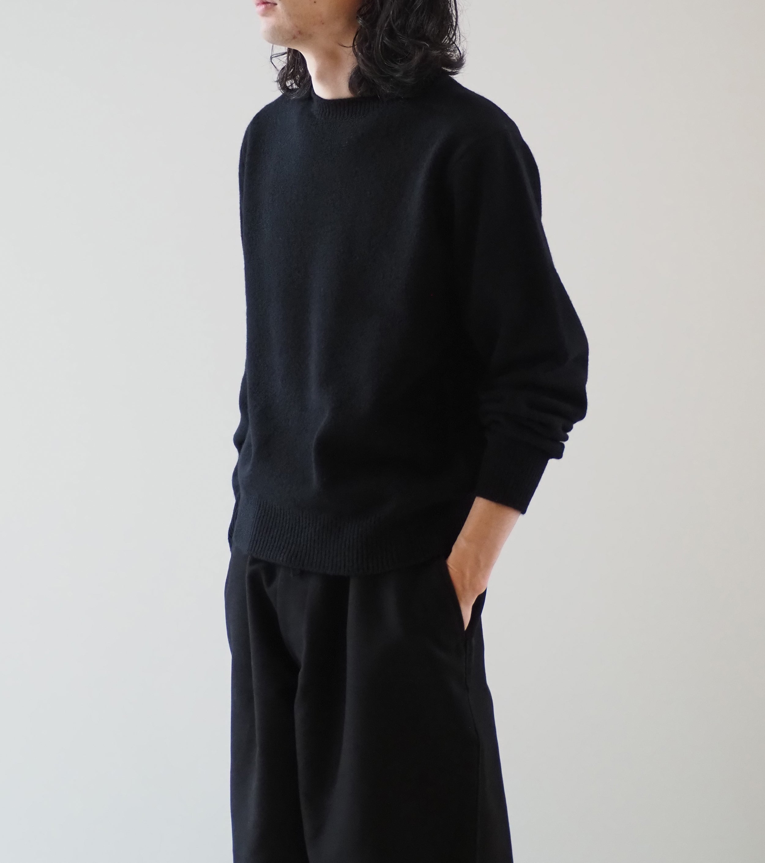 COMOLI ラムズウール クルーネック ニット, Black – Navyblue