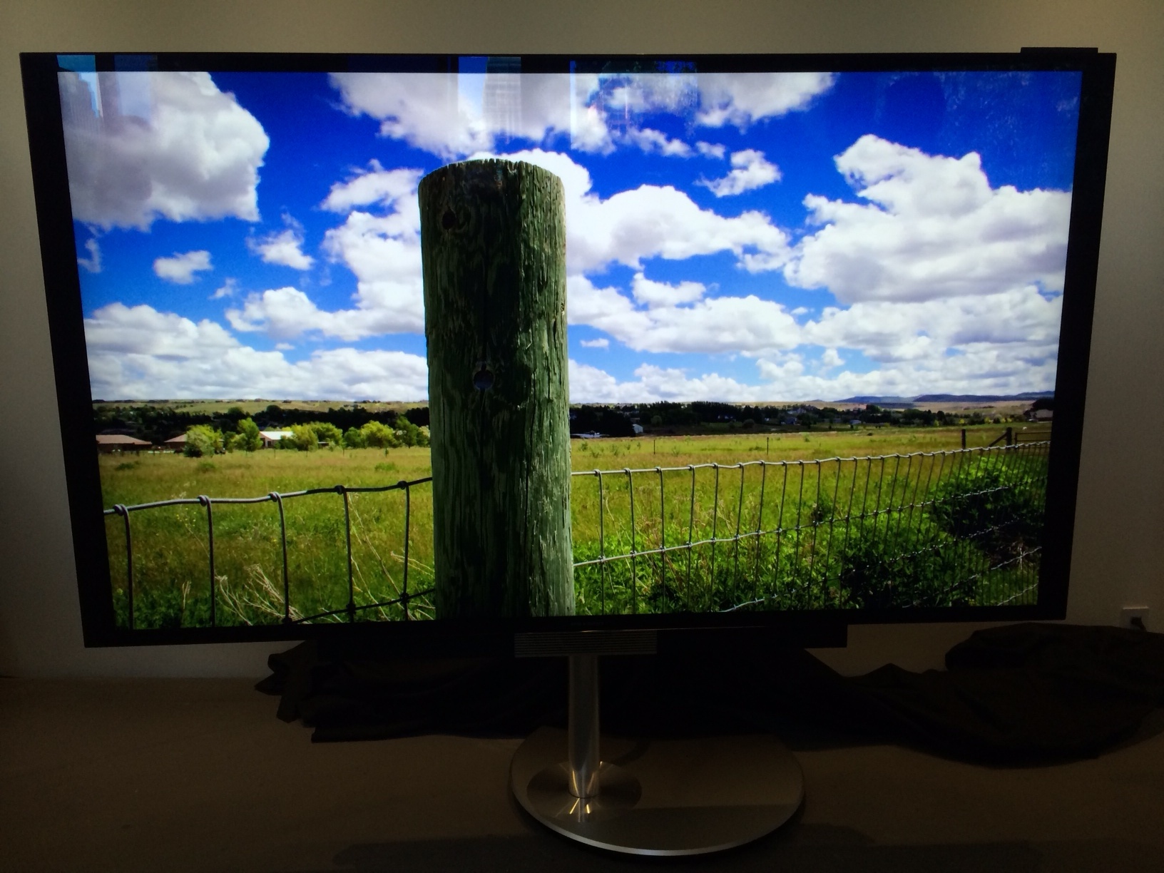 The BeoVision Avant 85 - The Ultimate Elegant Ultra HD Television