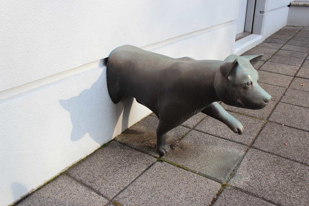 薮内佐斗司 / 犬も歩けば・・・ “Every dog has his day” | @ART