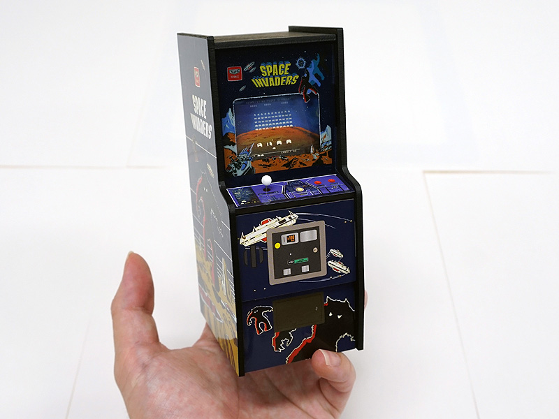 スペースインベーダー”のアーケード筐体が貯金箱になって登場 （取材中