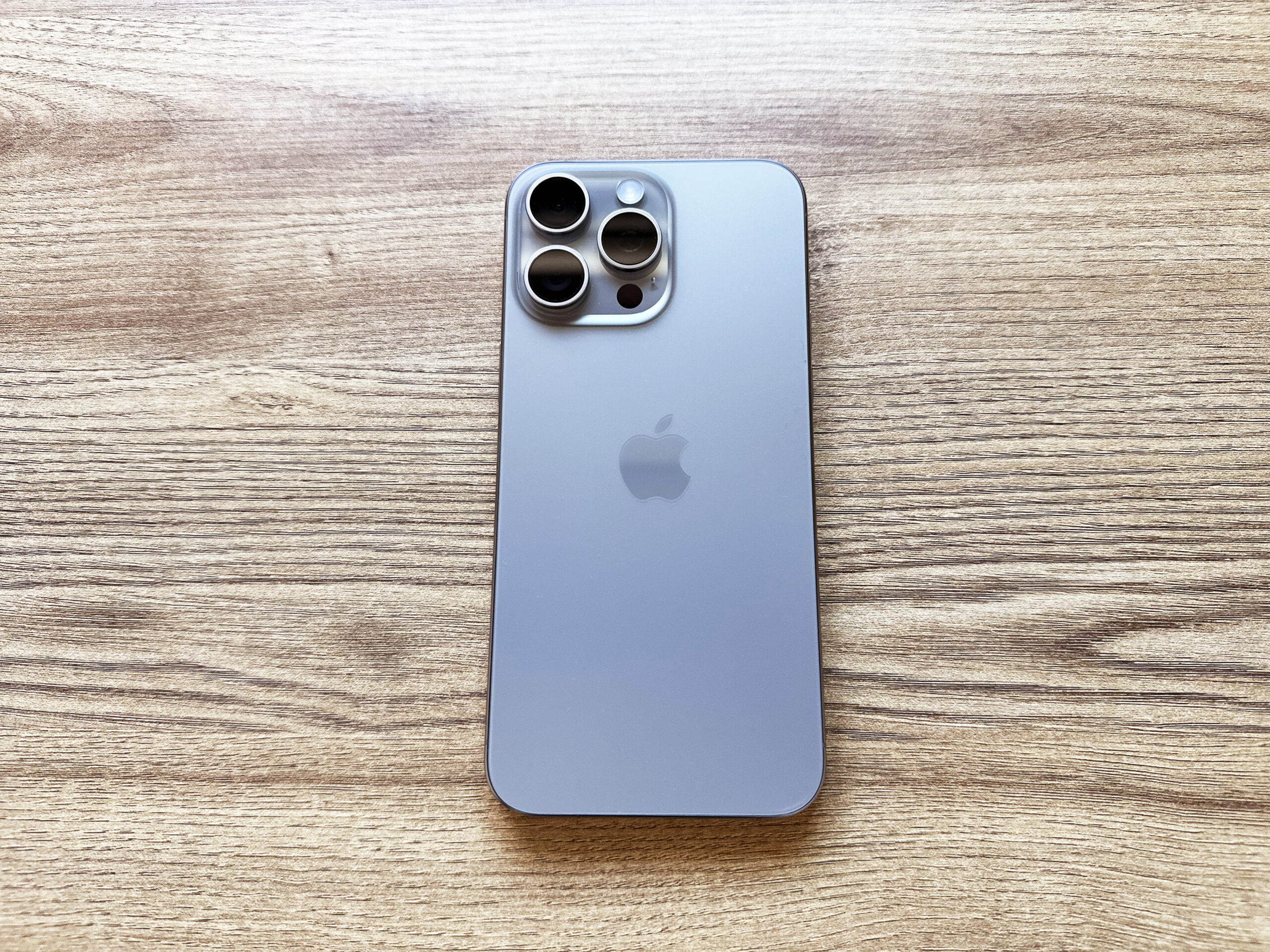 iPhone 15/15 ProのSIMカードサイズはnano-SIMとUSIMが使える。 | アプリポ