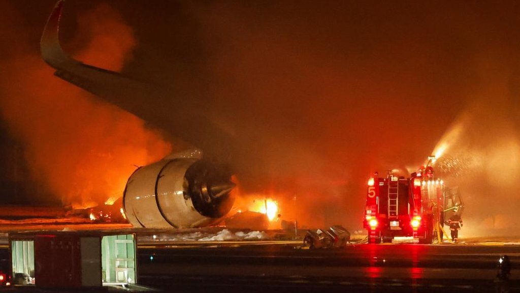 奇跡だ、助からないと思った」 日航機炎上事故で乗客らが見たもの