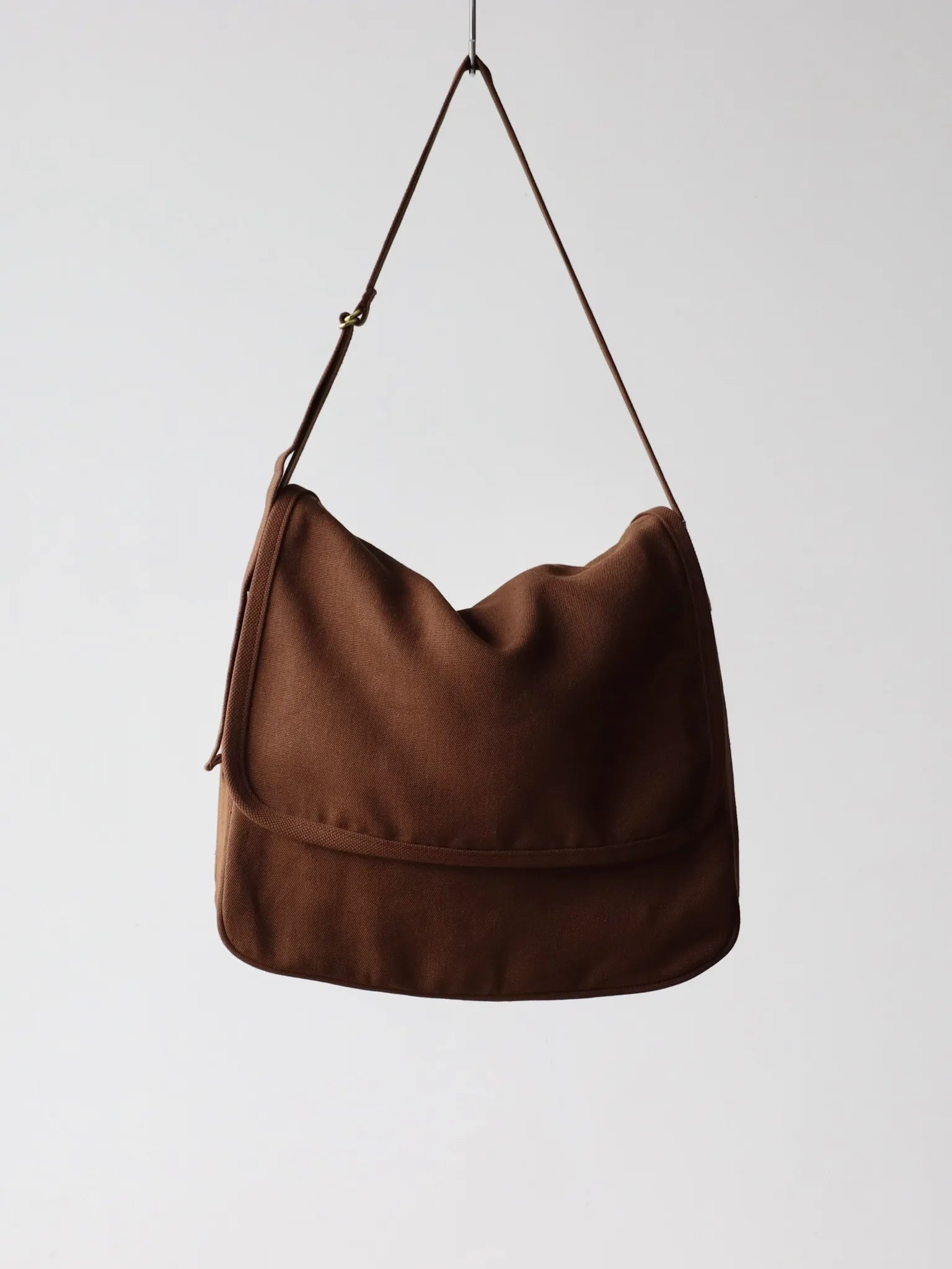 COMOLI Hemp Duck Shoulder Bag BROWN | CASANOVA&CO Online