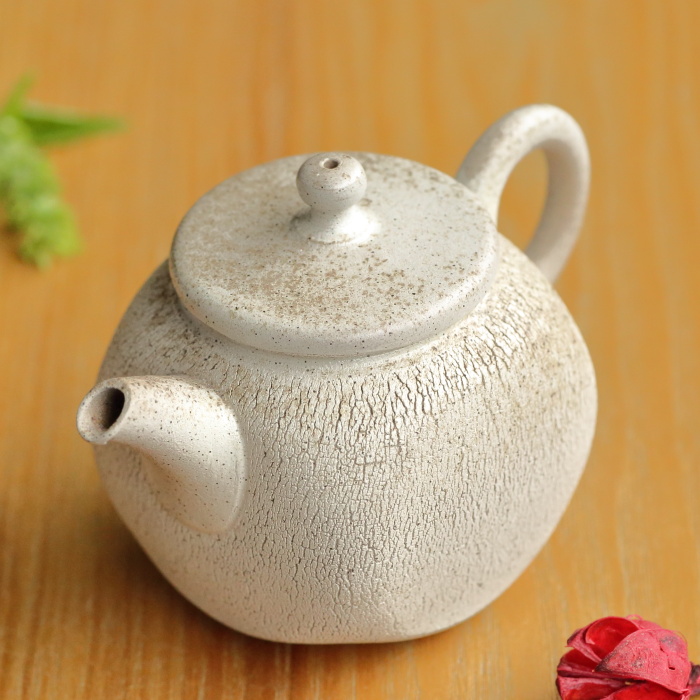 伊藤成二 四角白泥嵐絞り牡蠣殻粉紋茶壷 満容量180ml 常滑焼煎茶器