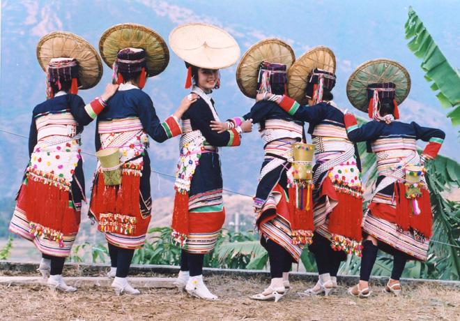 少数民族如何人靠衣装？ | 中国文化研究院- 灿烂的中国文明