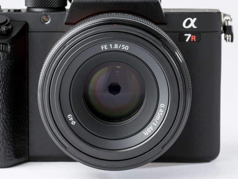 交換レンズレビュー：ソニーのフルサイズミラーレス版“撒き餌レンズ”の
