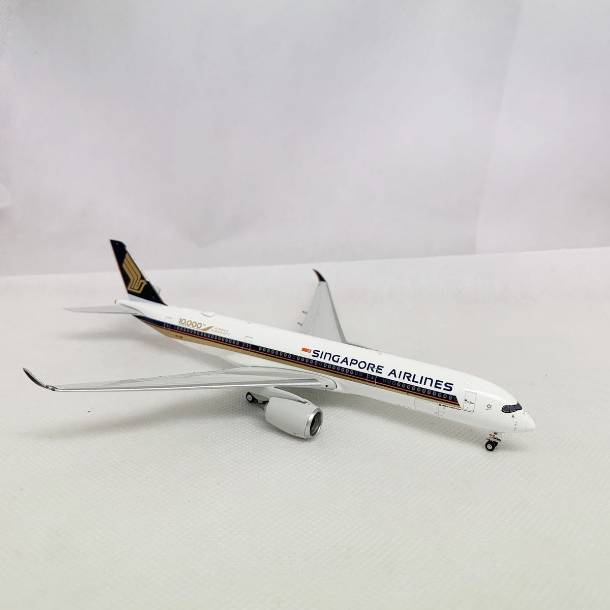 Singapore Airlines A350-900 9V-SMF Phoenix 1:400 11327