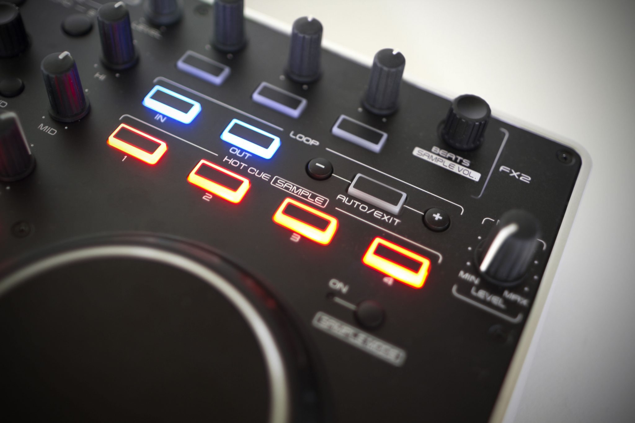 DENON MC-2000 DJコントローラー Serato対応 Review & Video: Denon