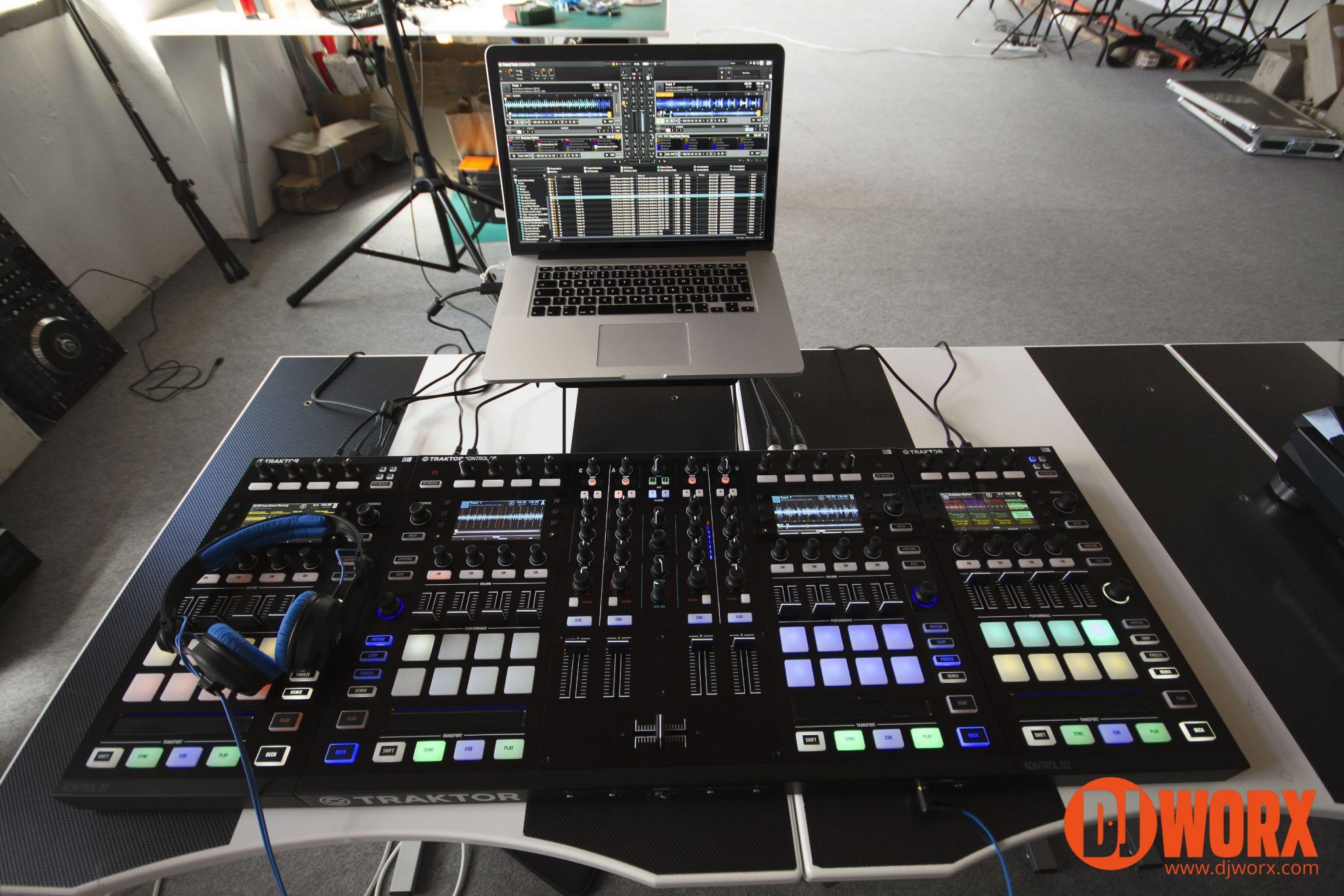 Review: Native Instruments Kontrol D2