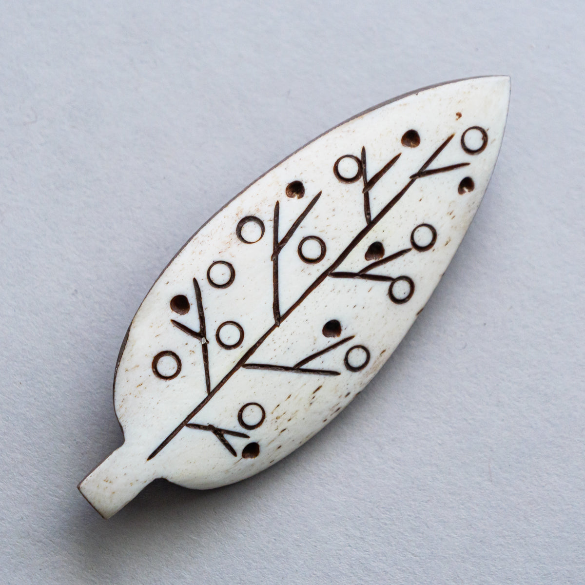水牛骨ブローチ – the ETHNORTH GALLERY
