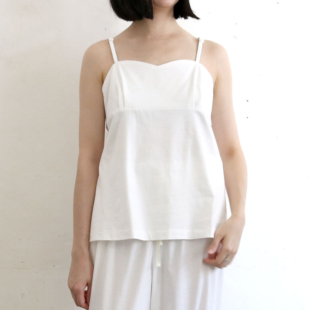 透けないから見せても着られる、カットソー生地のキャミソール