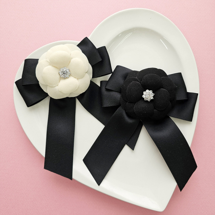 カメリアとりぼんのブローチ 小物 ＆ LOVE CLOSET