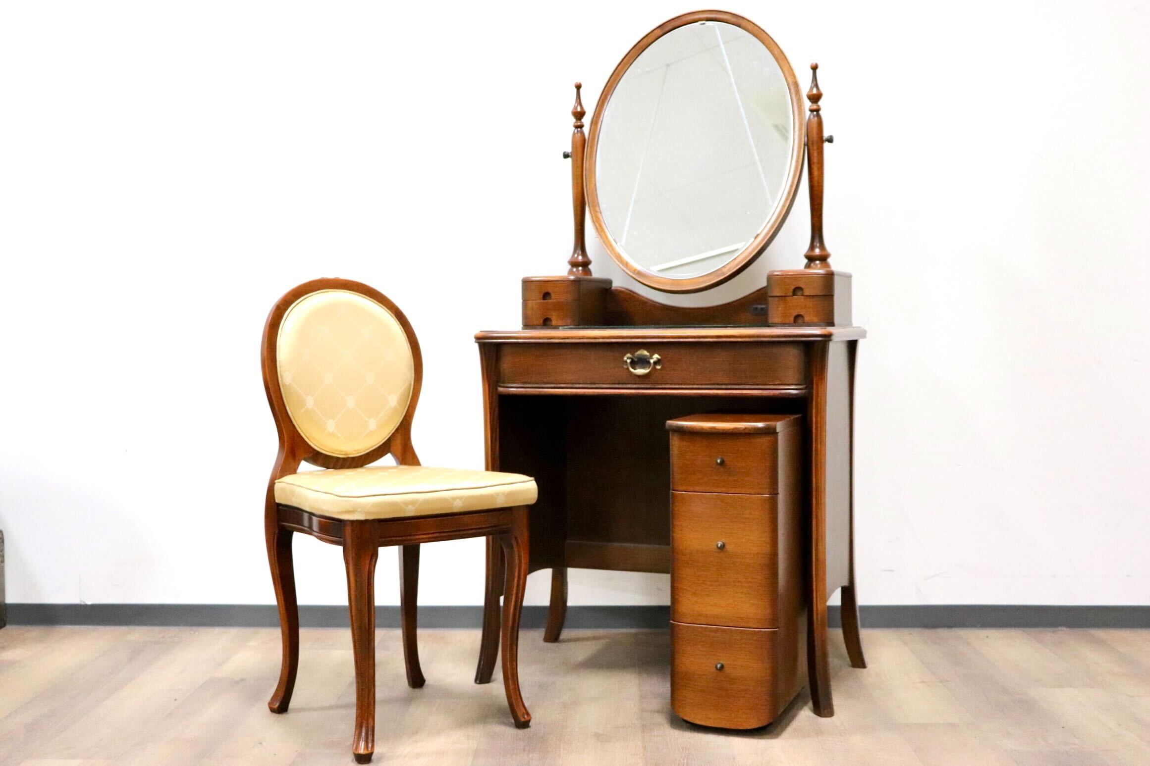 定価166,780円 IDC大塚家具 三面鏡 ドレッサー 松永家具 定価166,780円