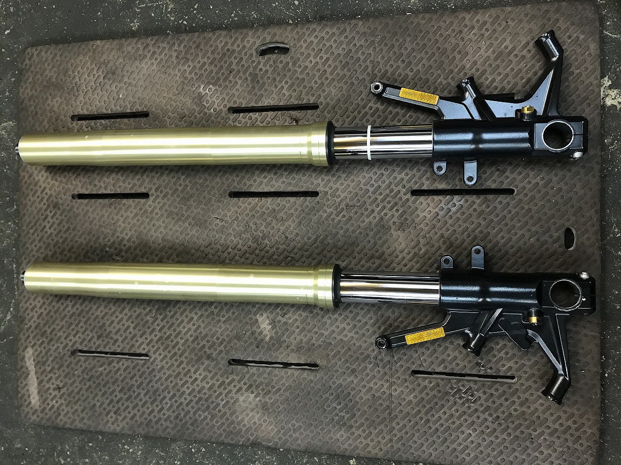 GMD神戸【作業事例】 カワサキ ZX-14R ZZR1400 純正 フロントフォーク