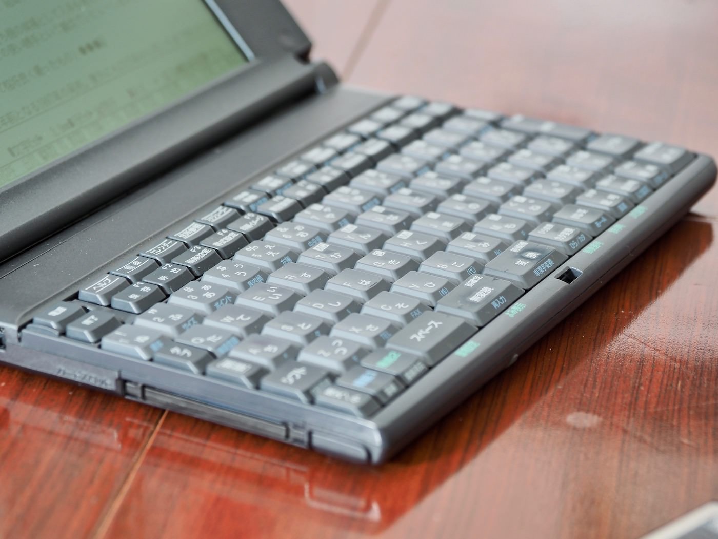 1997年発売のモバイルワープロ・ARDATA（アルデータ） CA-2000Tを誤っ