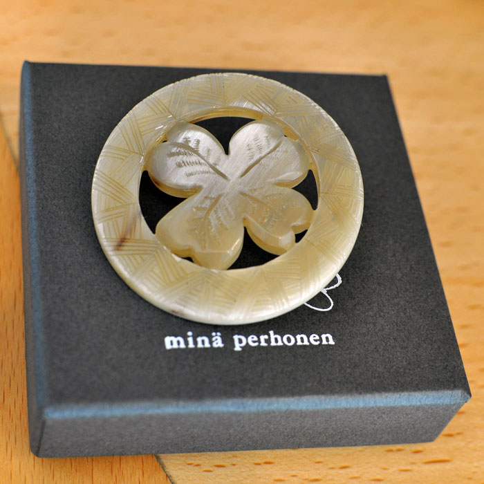 ミナペルホネン lucky clover ブローチ | Lin total fashion place blog