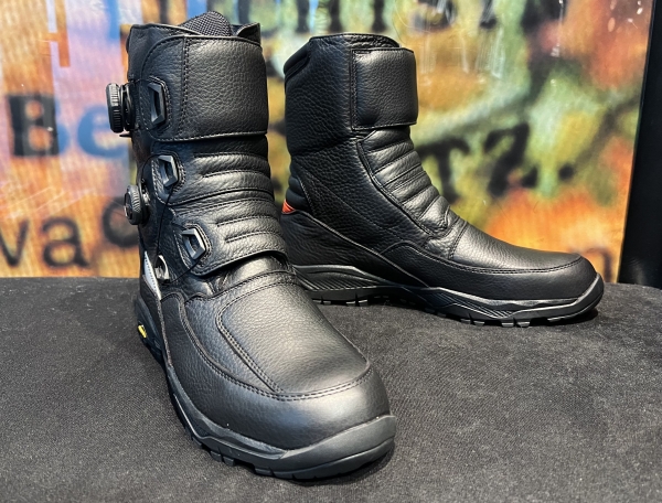 完全新作】ガルドブーツ ブラックカラー入荷のお知らせ：KUSHITANI