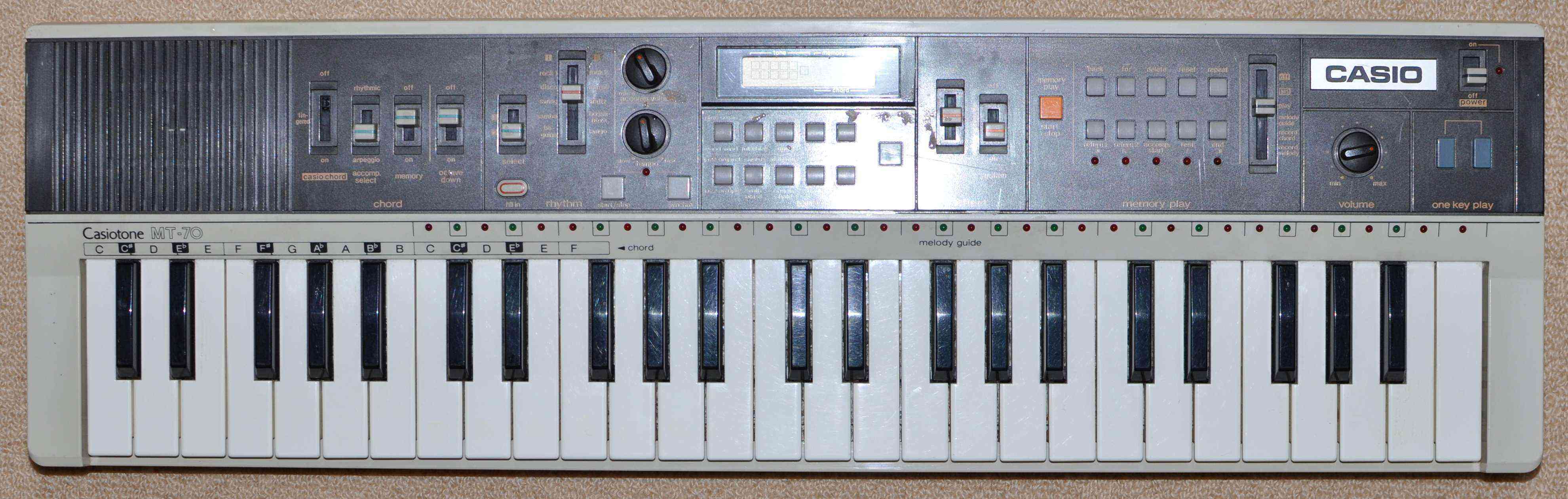 ミニキーボード（楽器）を買った (Casiotone MT-70) - カタカタ万歳