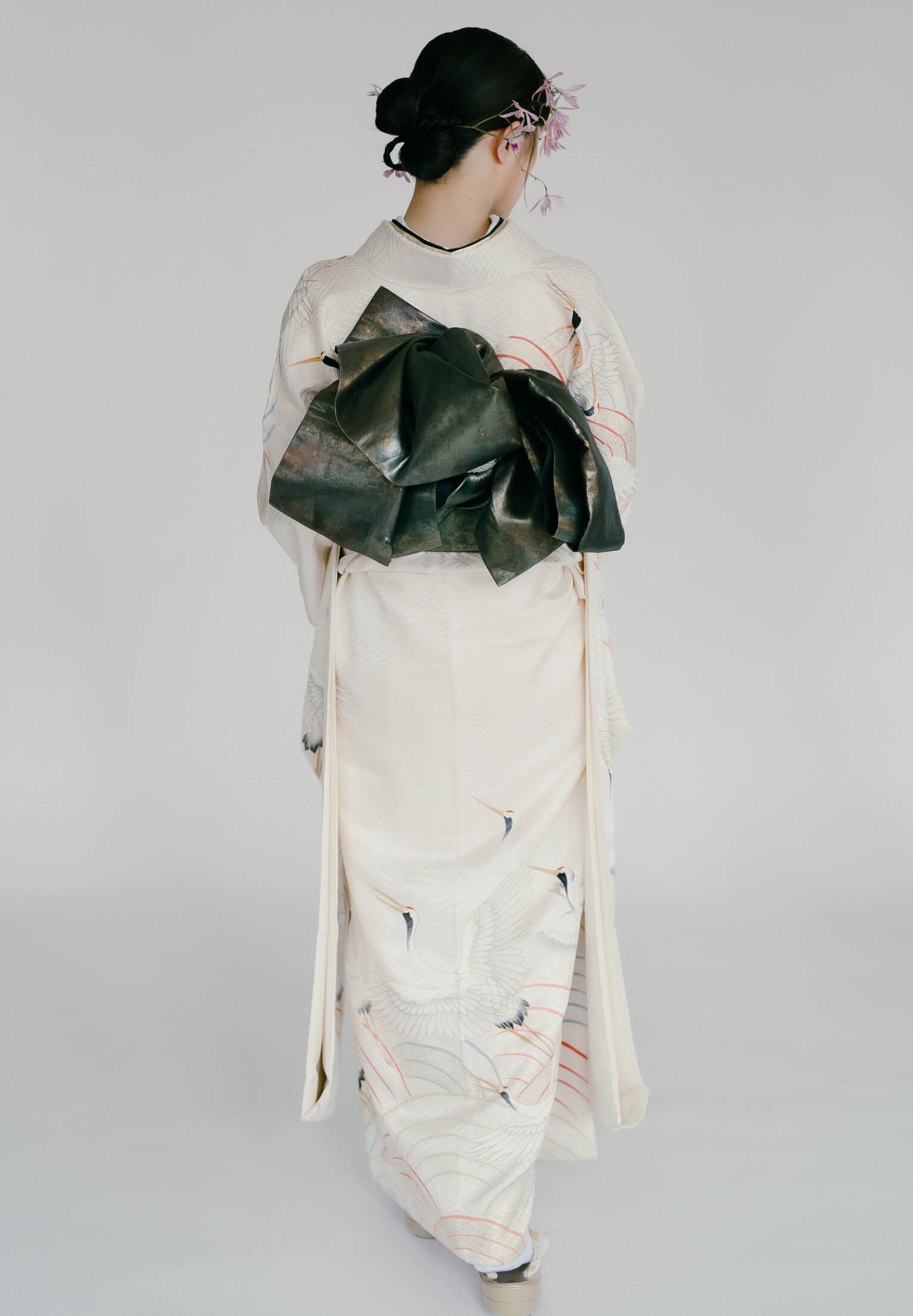 幸せの鶴と青海波｜成人式前撮り・振袖レンタルのイロドリキモノ