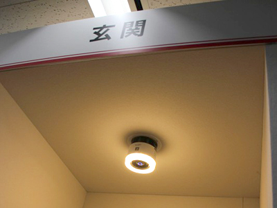 シャープ、トイレや玄関を消臭する電球型プラズマクラスターイオン発生