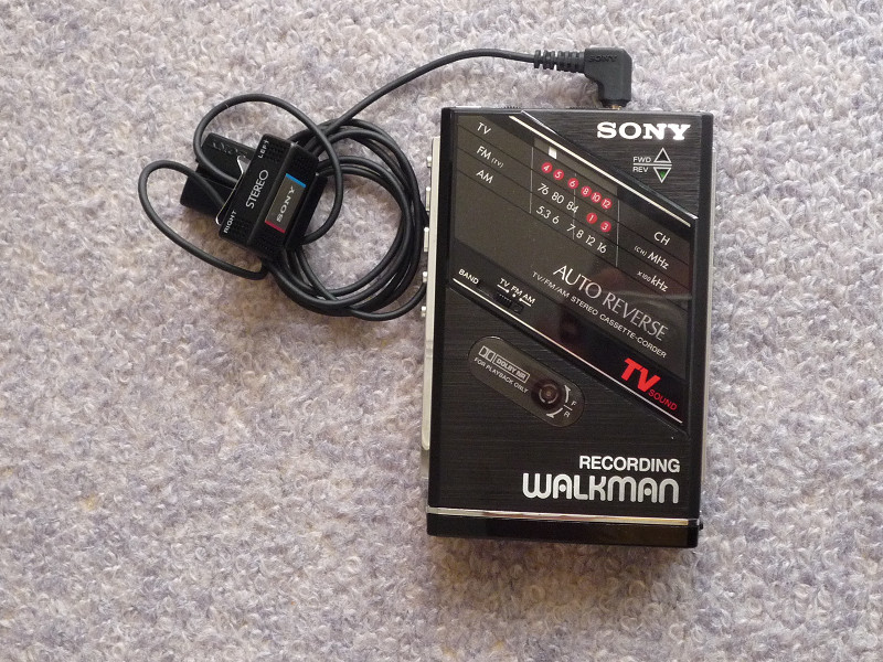 わたしの思い出家電】ソニー「カセットコーダー WM-F202」 - 家電