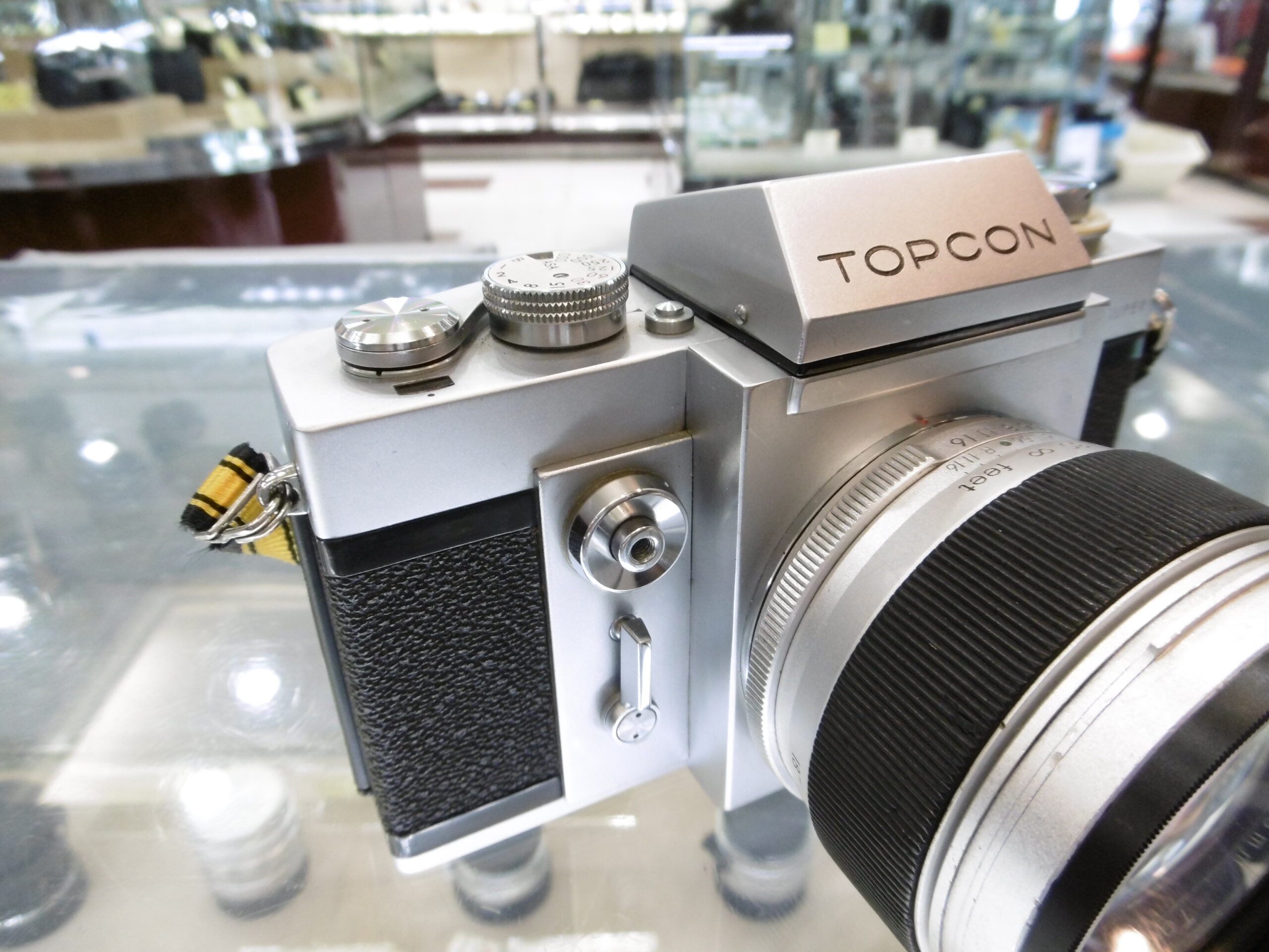 世界初のTTL測光一眼レフ「TOPCON RE-SUPER」