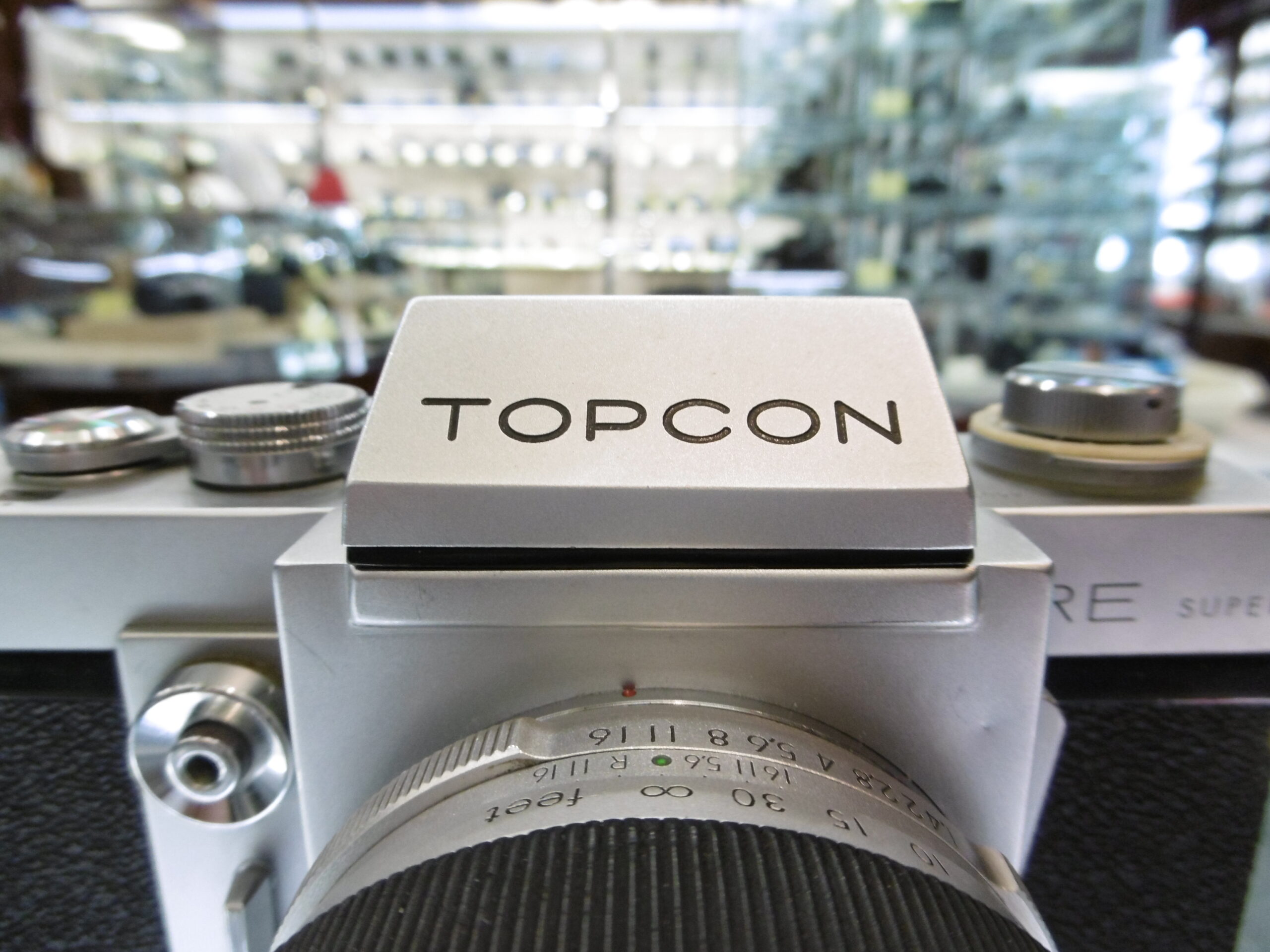 世界初のTTL測光一眼レフ「TOPCON RE-SUPER」