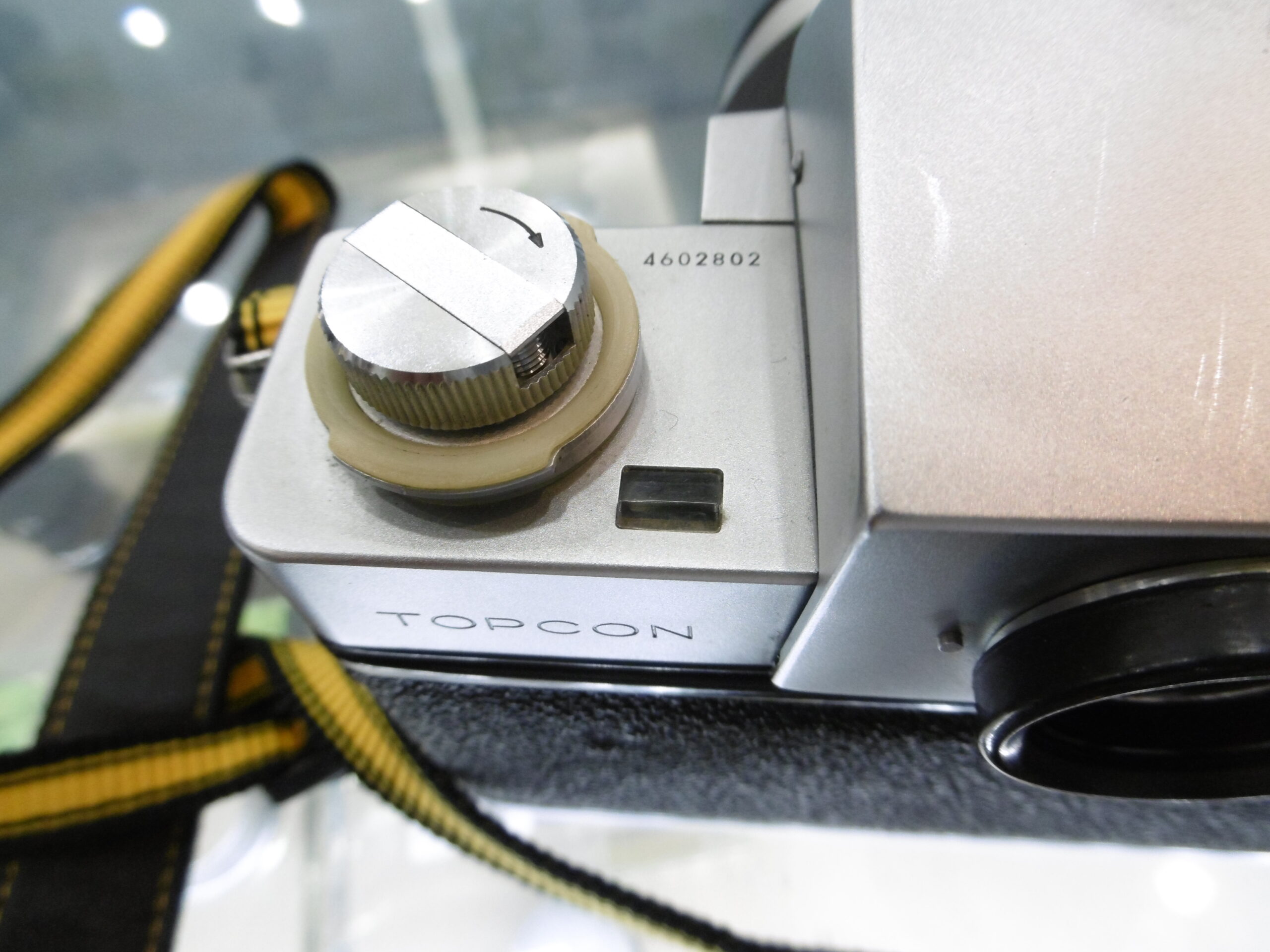 世界初のTTL測光一眼レフ「TOPCON RE-SUPER」