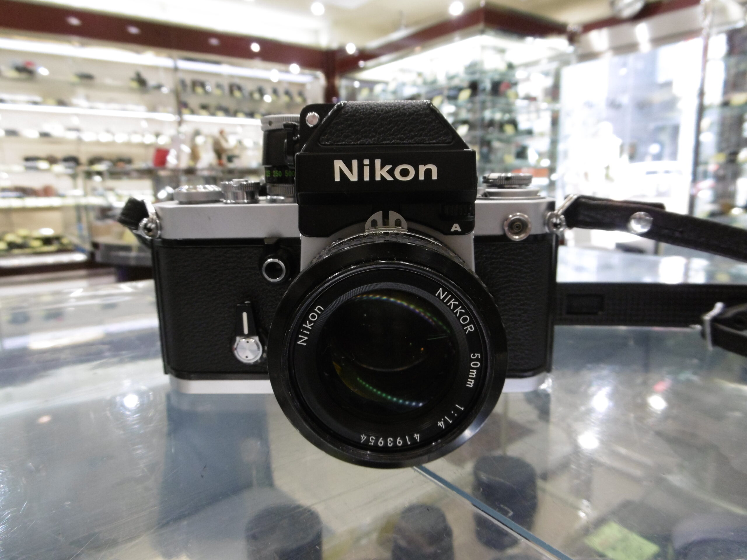 機械式一眼レフの完成形「ニコンF2」