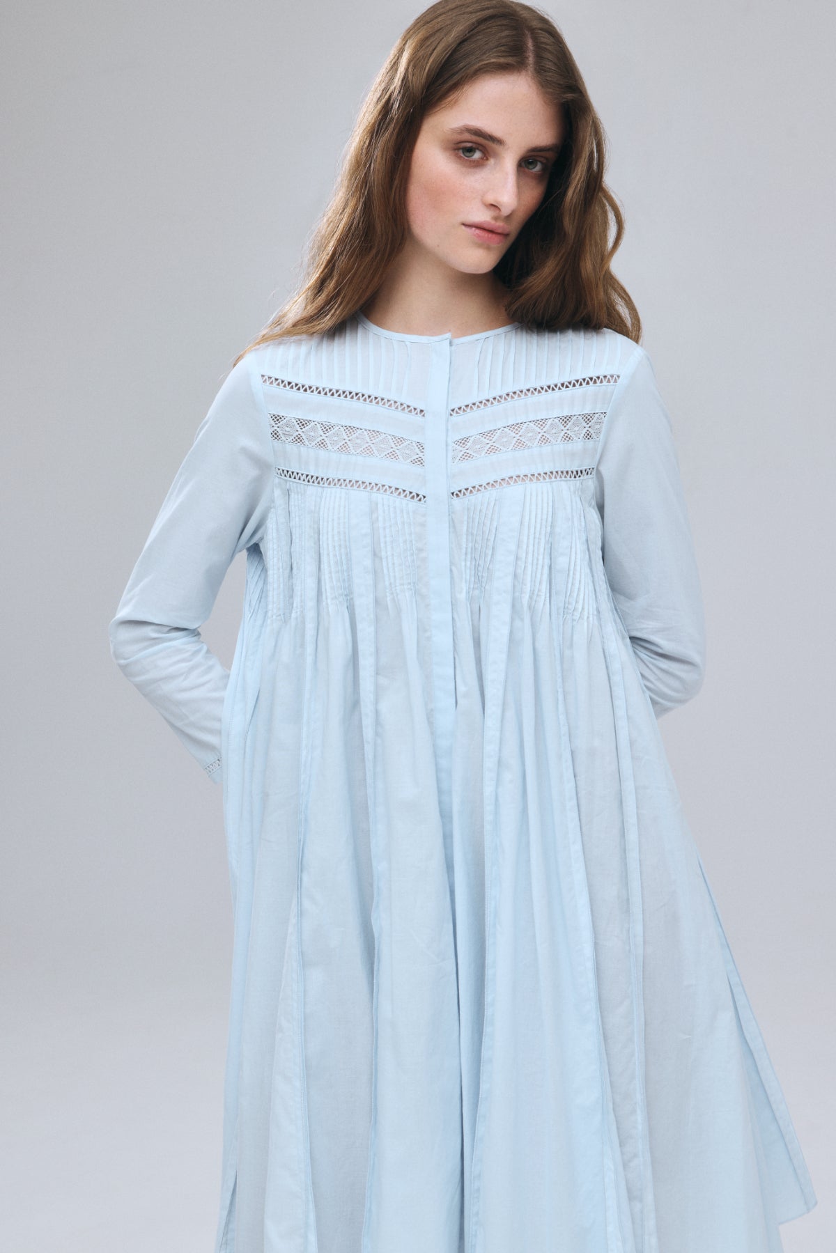 再入荷】Pin-tuck Lace Mini Dress – L'AUBE BLANC
