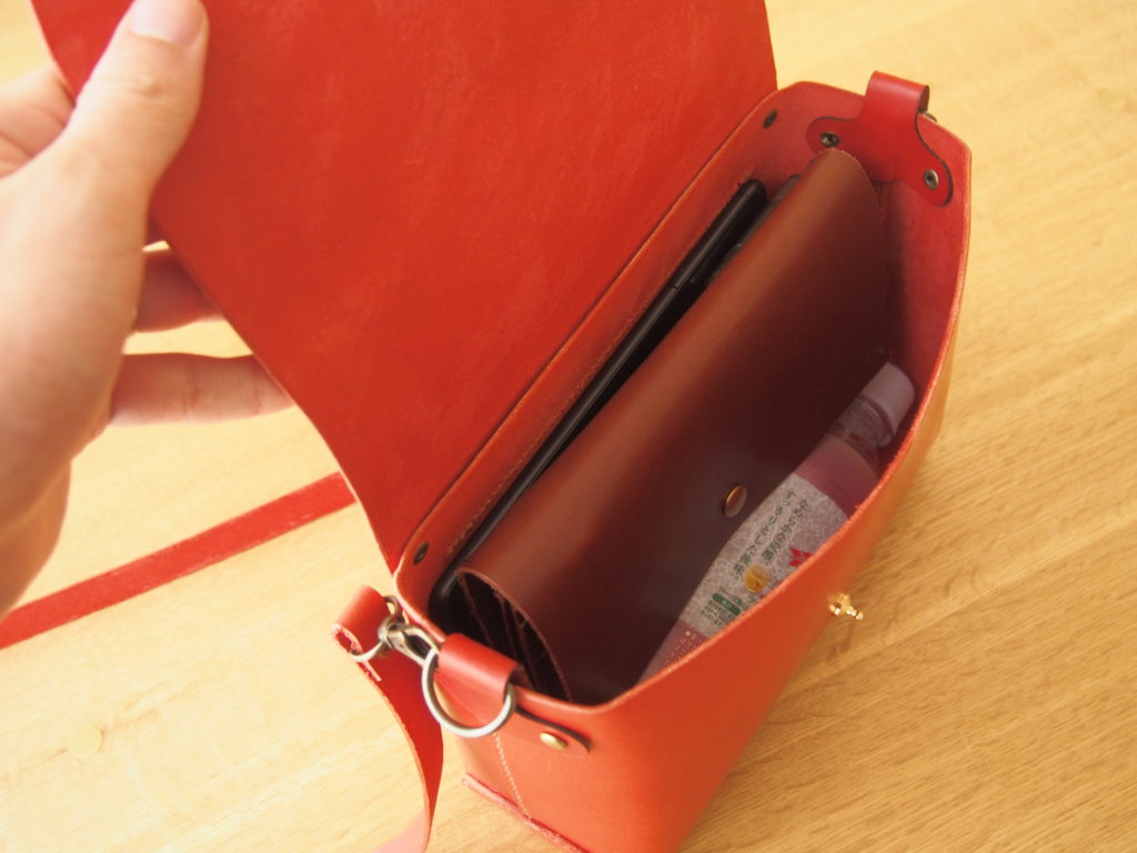 本ヌメ革赤のショルダーバッグ制作過程｜レザークラフト型紙専門店