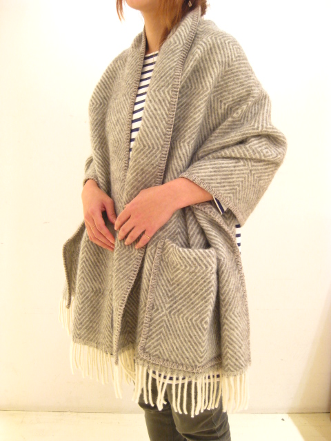 鹿児島睦デザインのラプアンカンクリブランケット – LT LOTTO AND TRES