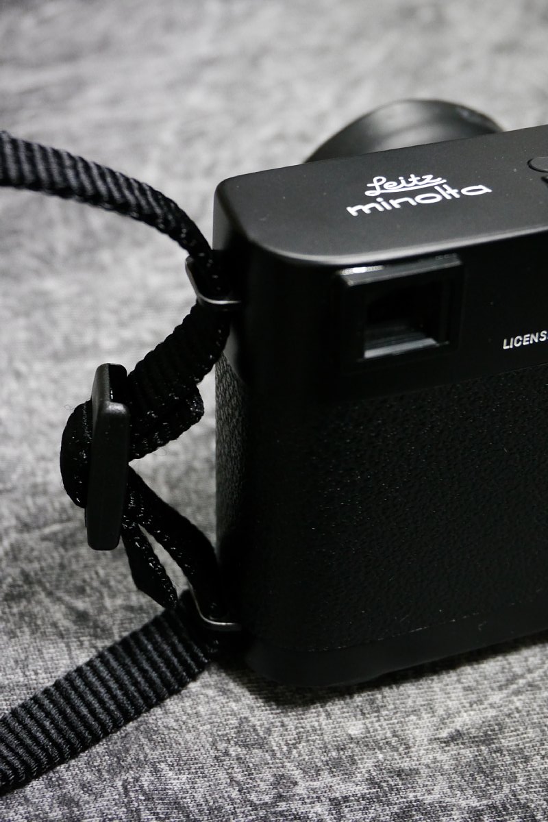 LEITZ minolta CL のストラップ: Pawpaw House