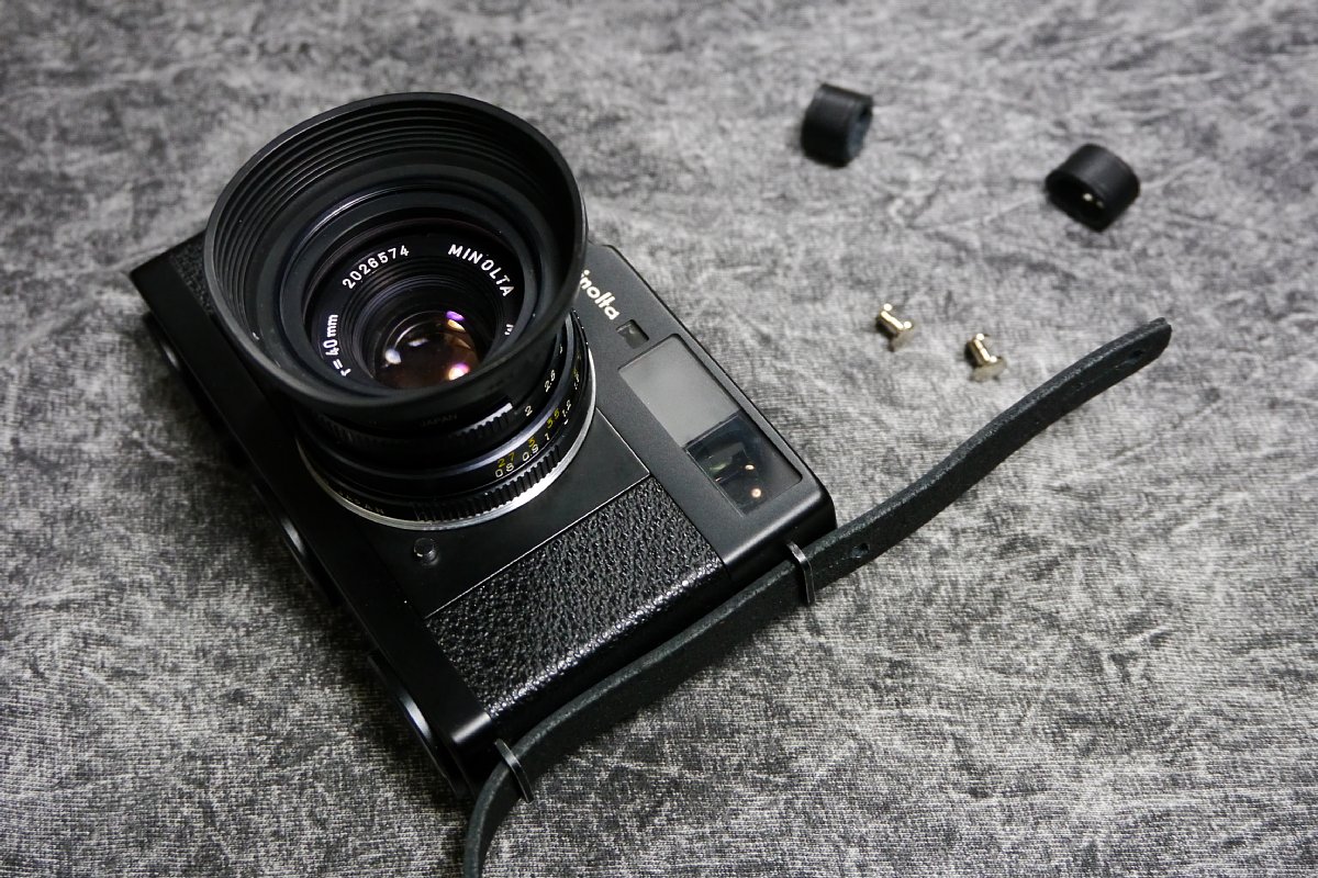 LEITZ minolta CL のストラップ: Pawpaw House