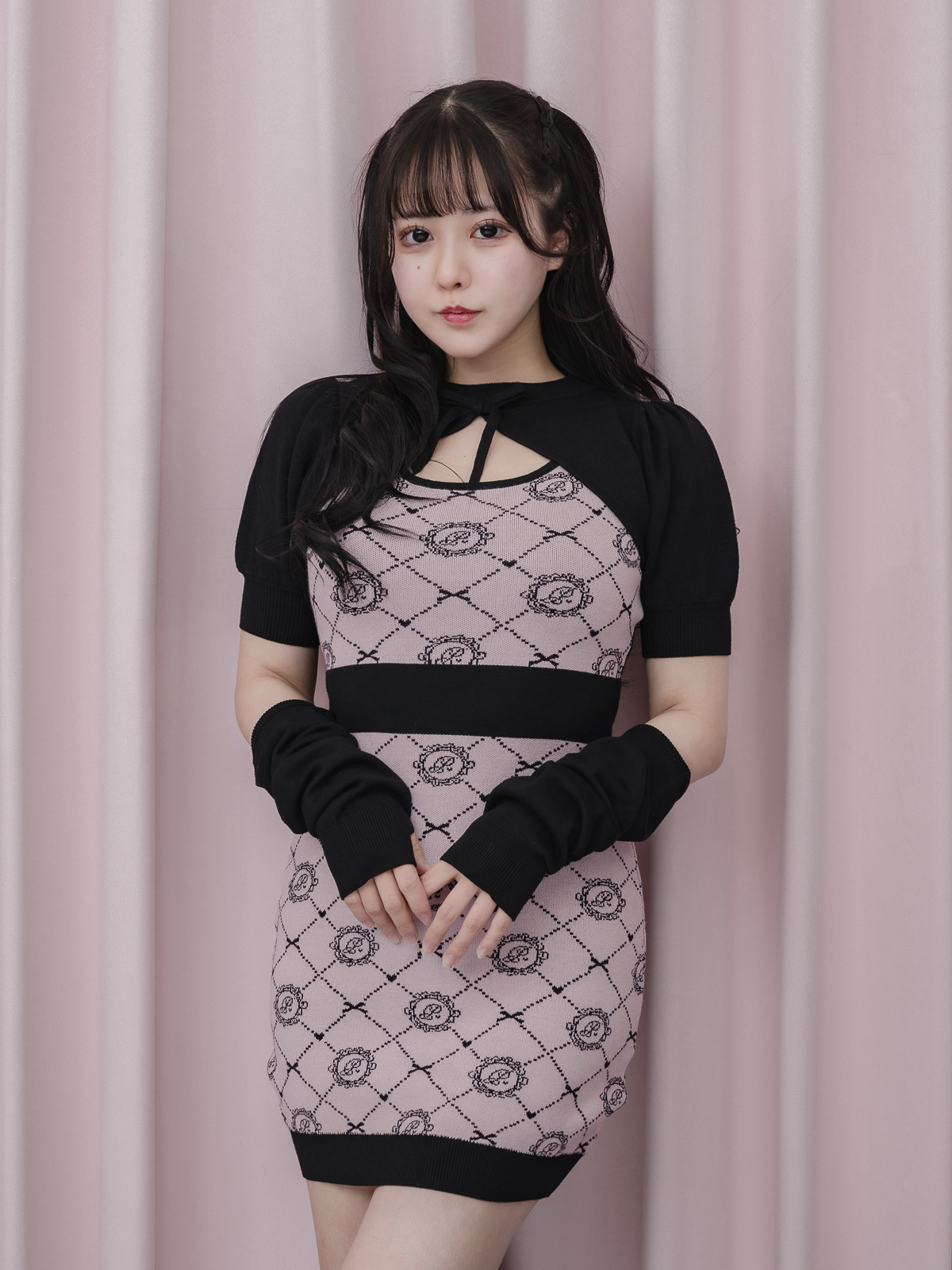 piumモノグラムカットアウトニットワンピース