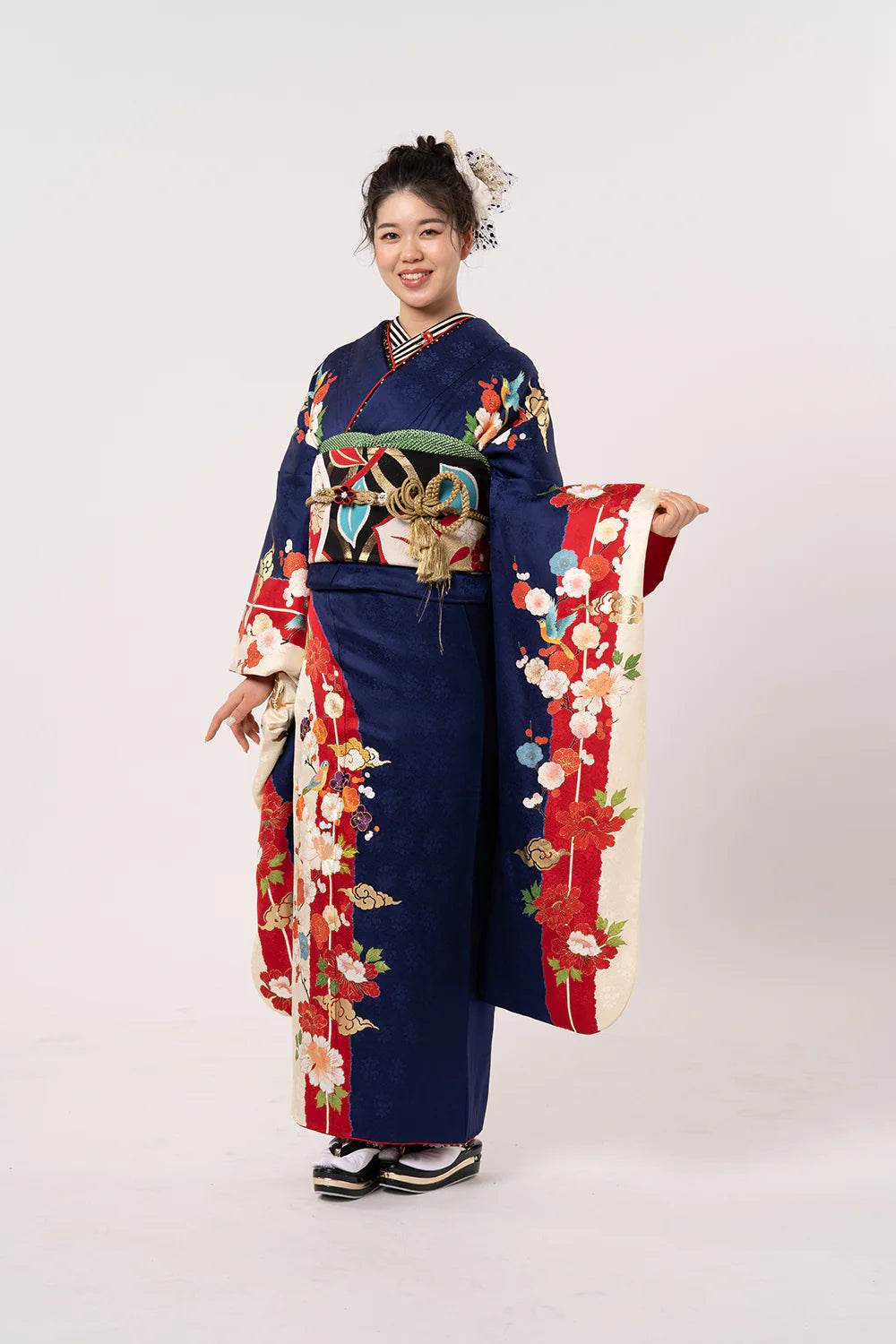 紺地レトロデザイン 振袖【533】 – SAKURA TOKYO