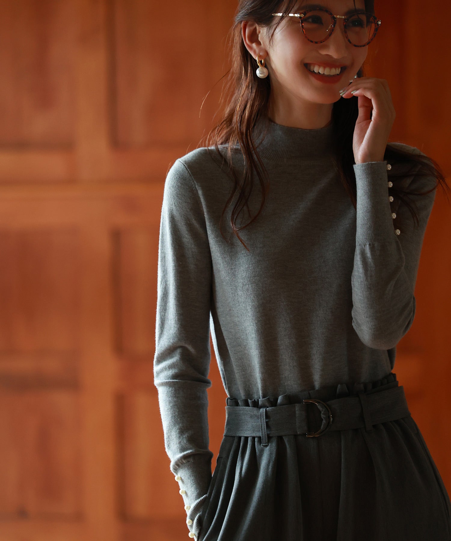 パールボタン付きプチハイネックニットプルオーバーxyf2150 グレー