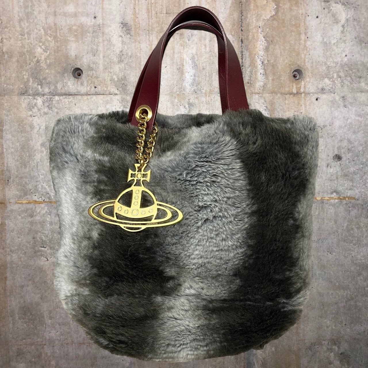 Vivienne Westwood(ヴィヴィアンウエストウッド) orb charm eco fur