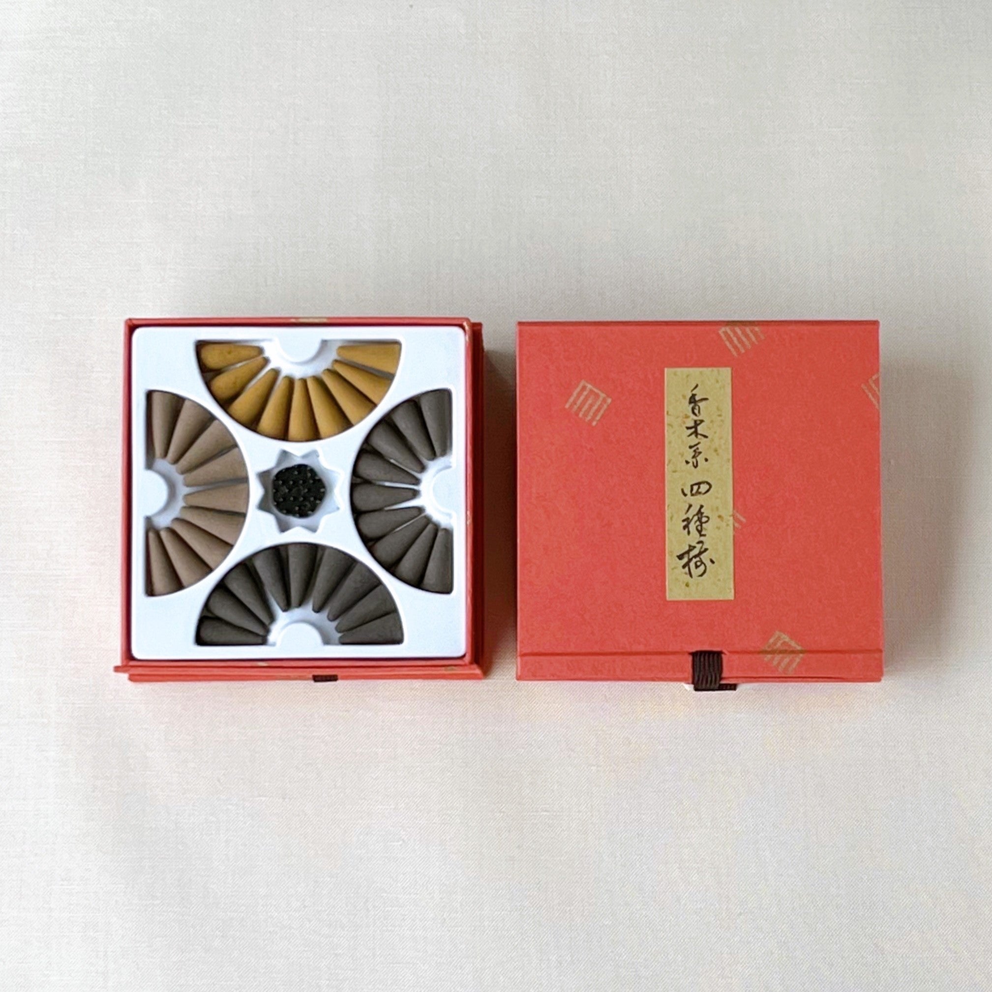 香木系四種揃 円錐型 香台付 – 香十オンラインショップ