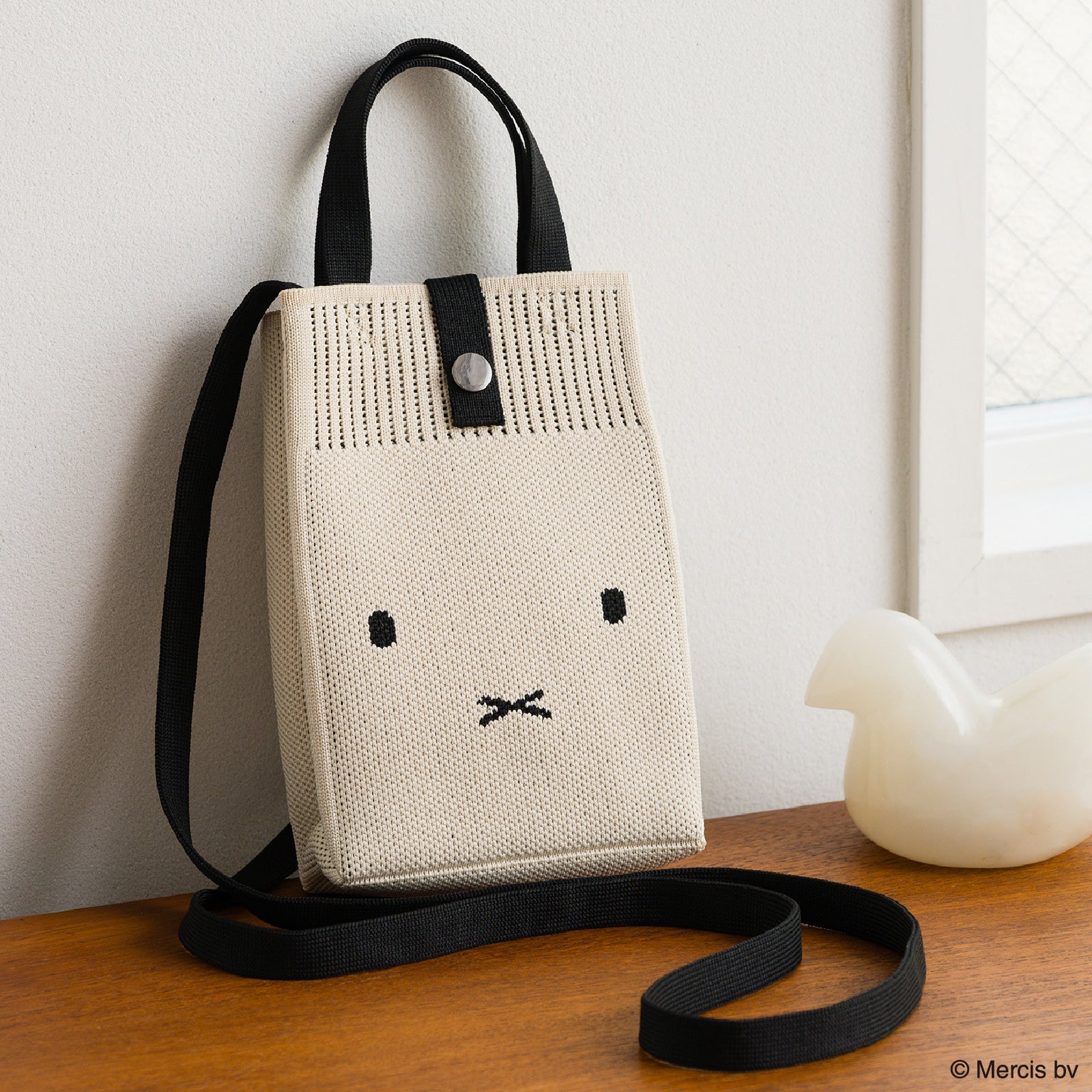 NEW】ニットショルダーバッグ ミッフィーフェイス アイボリー