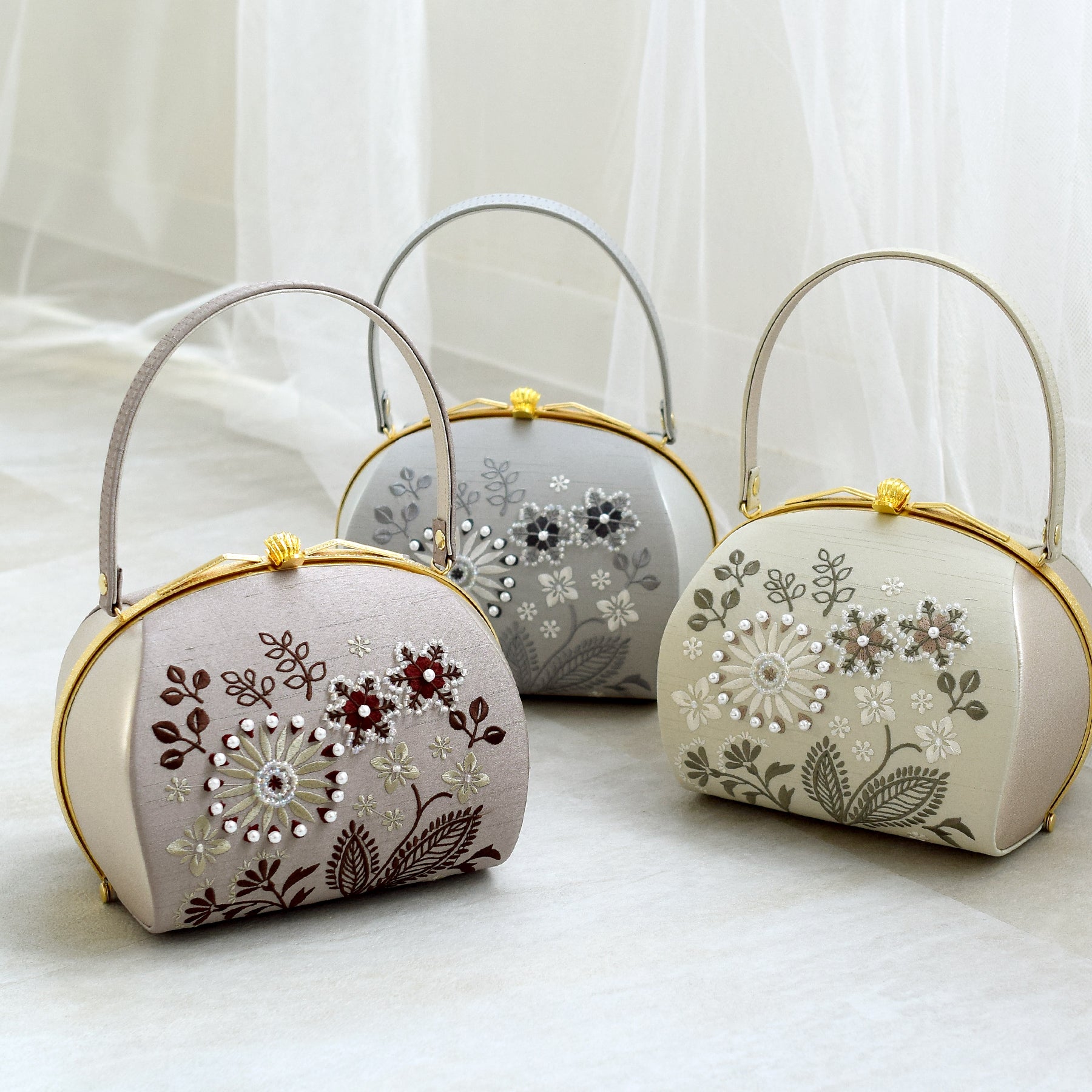 和装バッグ がま口 刺繍 バッグ単品 成人式 振袖用 アッシュベージュ