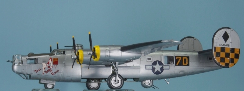ACADEMY コンソリデーティッド B-24M リベレイター