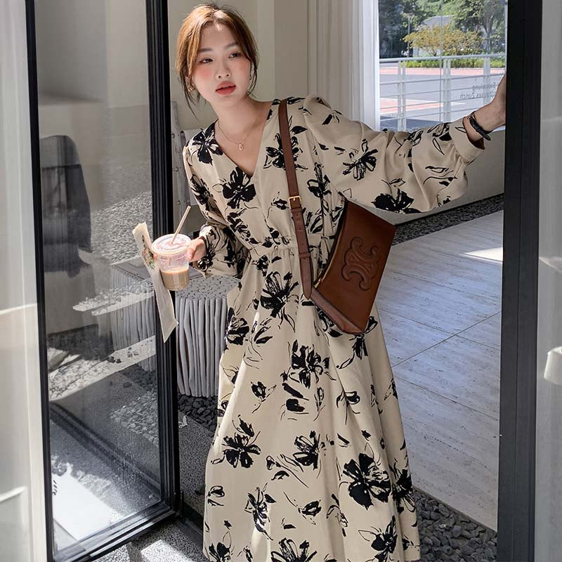 フラワープリントワンピース（花柄）夏 高見えワンピ