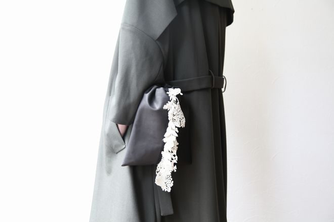 ミナペルホネン forest parade レザー巾着バッグのご紹介