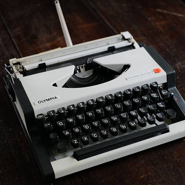 OLYMPIA Traveller de Luxe S タイプライター – zakka store towi