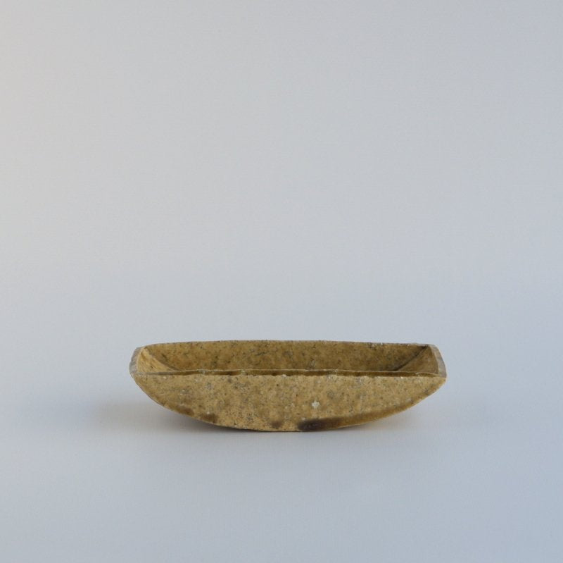 茶灰釉 六寸舟形鉢 / 安達健 – toutou online