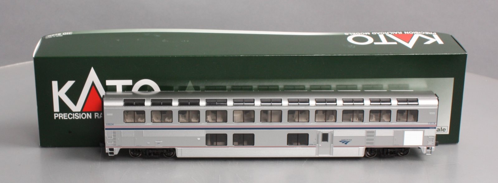 Kato 35-6064 HO Amtrak Superliner Phase VI Lounge Car #33024 – Trainz