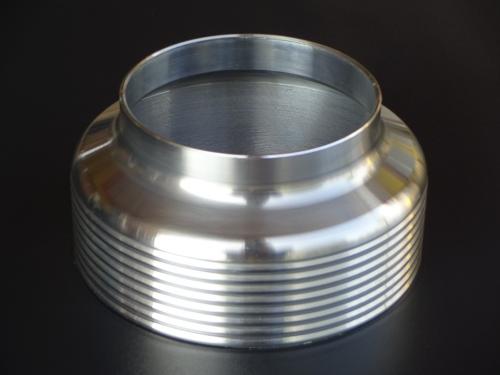 ハイエースのカスタマイズなら、ワールドコーポレーションにお任せ